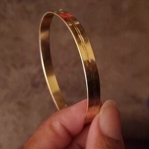 SOLD❗️SOLD❗️SOLD❗️Very heavy 18k etched bangle bracet.